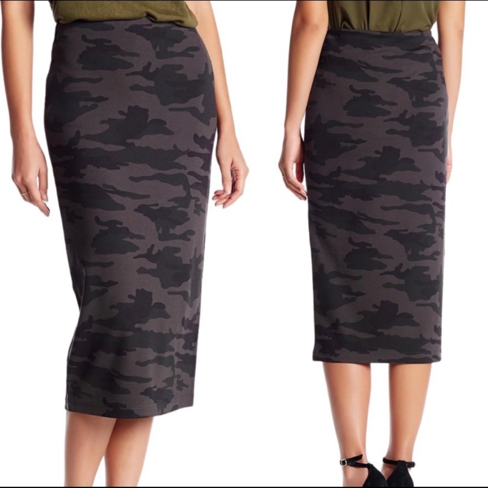 Sanctuary Black Camo Rib Knit Midi Pencil Skirt